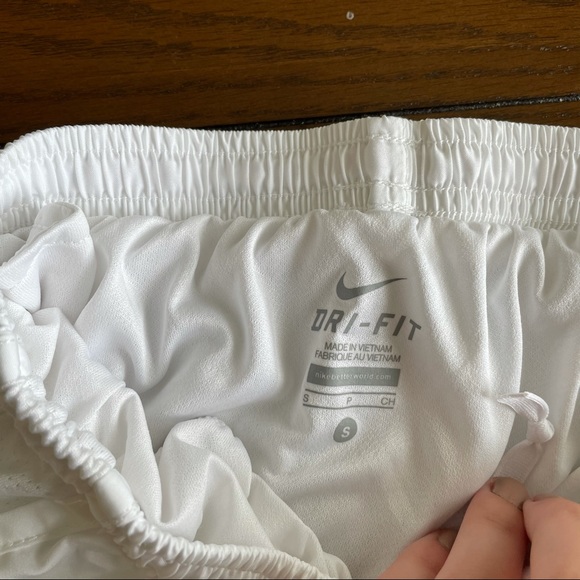 Nike athletic shorts - Picture 2 of 6